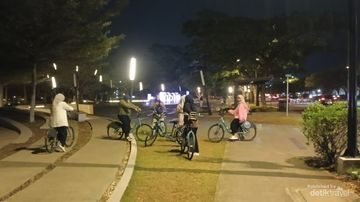 Summarecon Bandung Jadi Spot Favorit Bersepeda Malam Anak Muda
